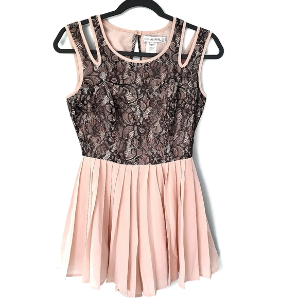 Finders Keepers Pink Pleated Lace Romper Size 4 - Picture 1 of 5